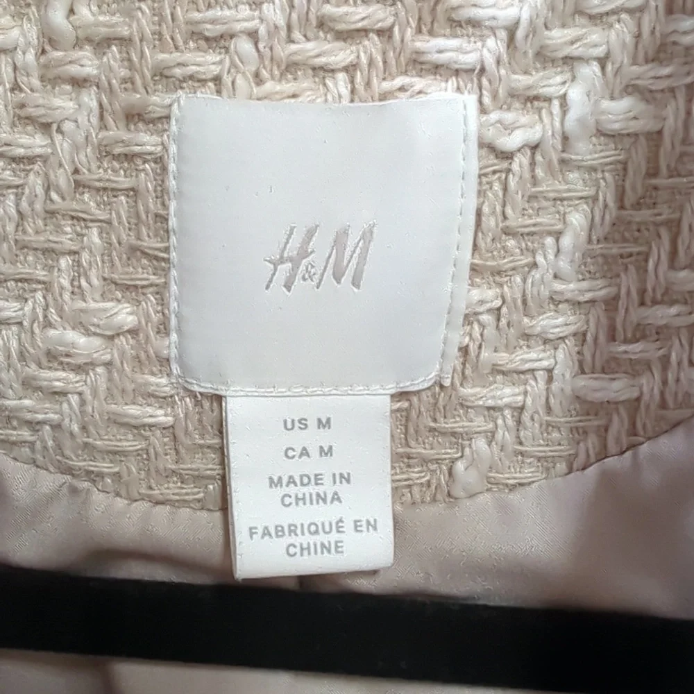 H&M, beige Tweed short jacket/blazer. Size Medium